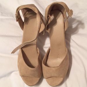 Beige sexy heels. Excellent condition, size 40.